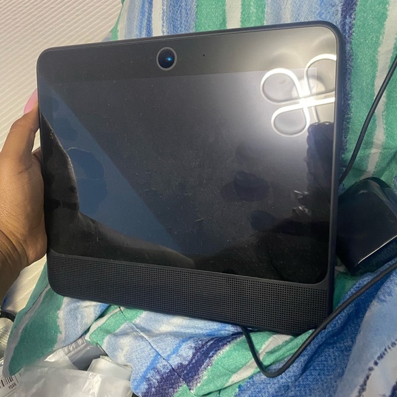 Portal from Facebook Hands-Free Video Calling with Alexa Built-in (Gen 1) - Picture 3 of 3